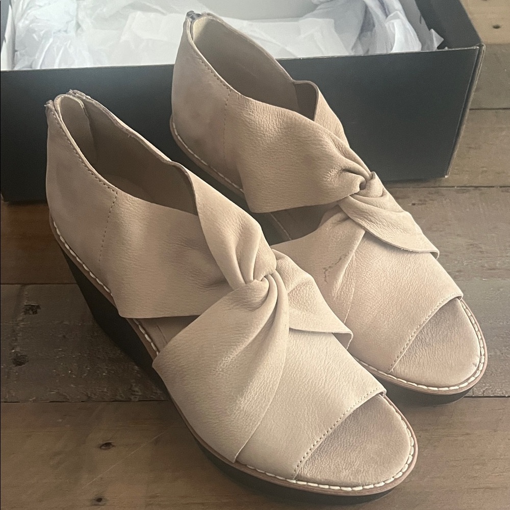 Elegant Cream Women's Wedge Sandals